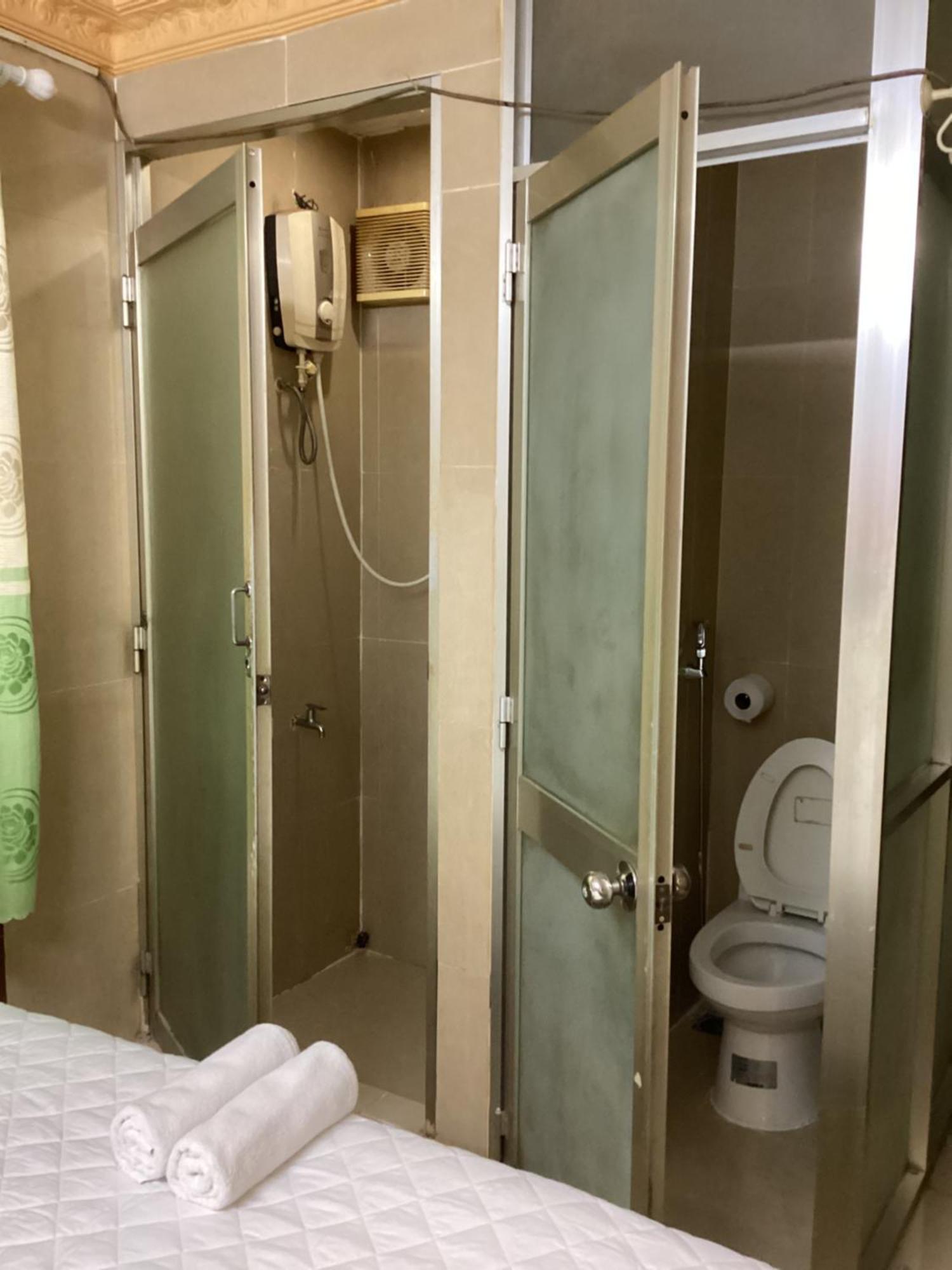 Guest House Uttrang مدينة هوشي منه المظهر الخارجي الصورة